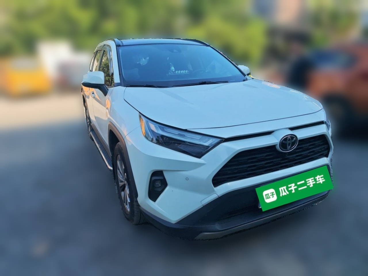 RAV4 2023 2.0L CVT RWD 20 Platinum Anniversary Edition photo 3