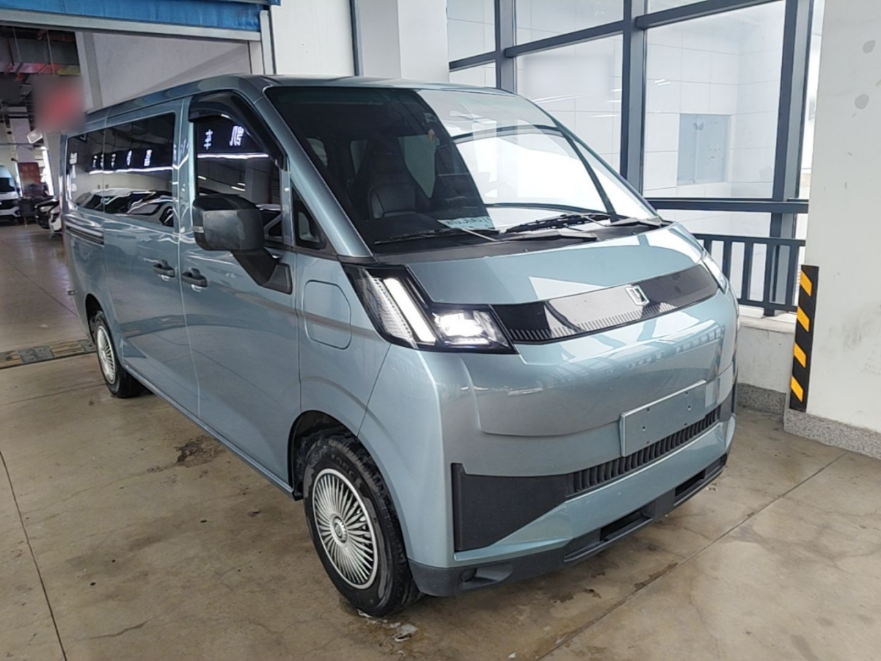 V 2025 V7E 51.4kWh photo 3