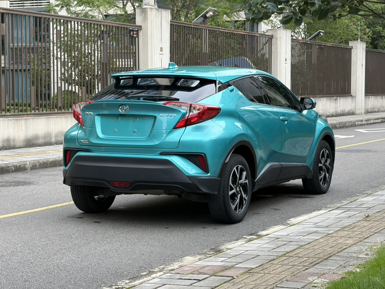 C-HR 2020 2.0L Leading photo 3