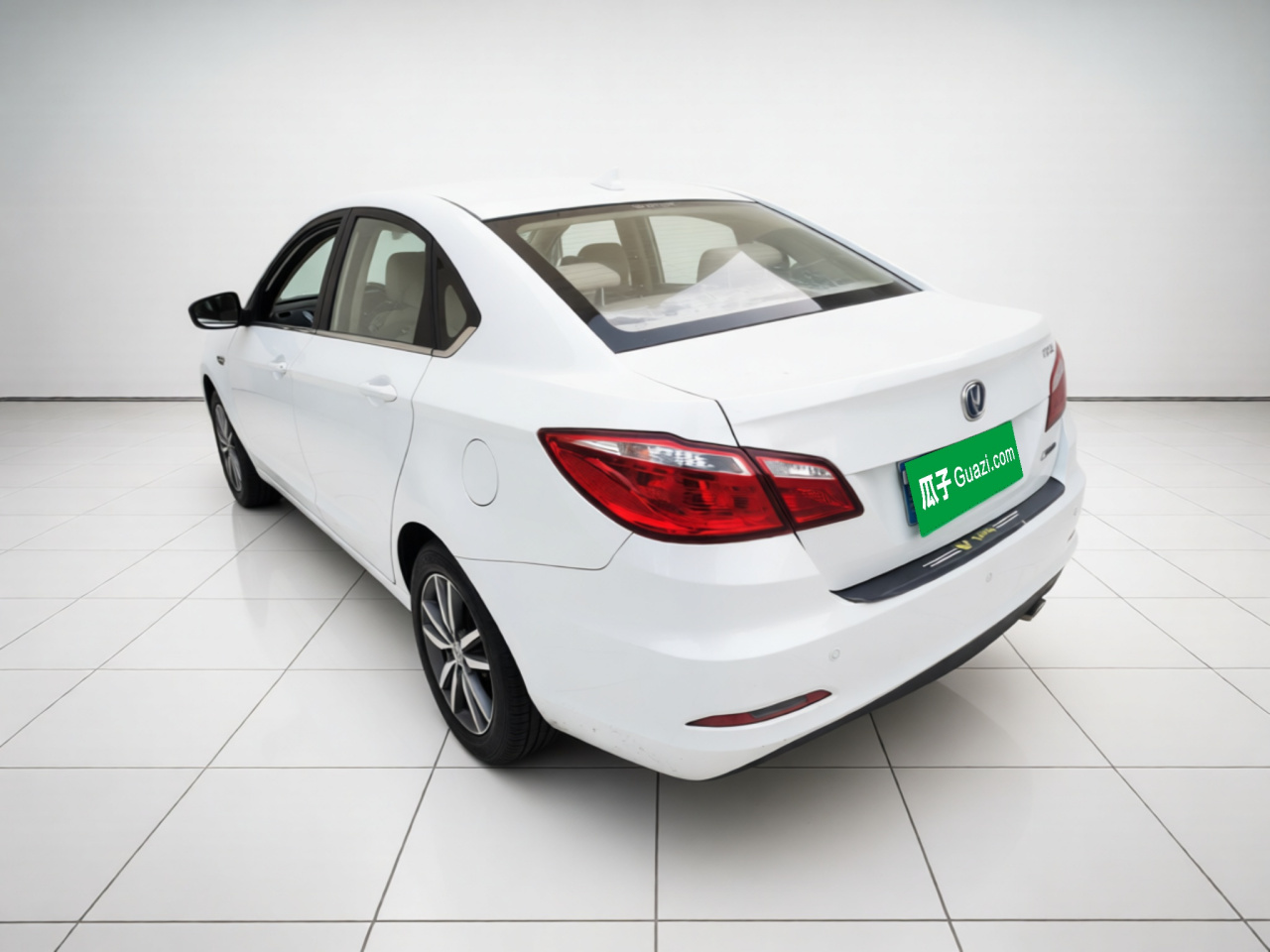 Eado 2015 1.6L AT Luxury photo 4