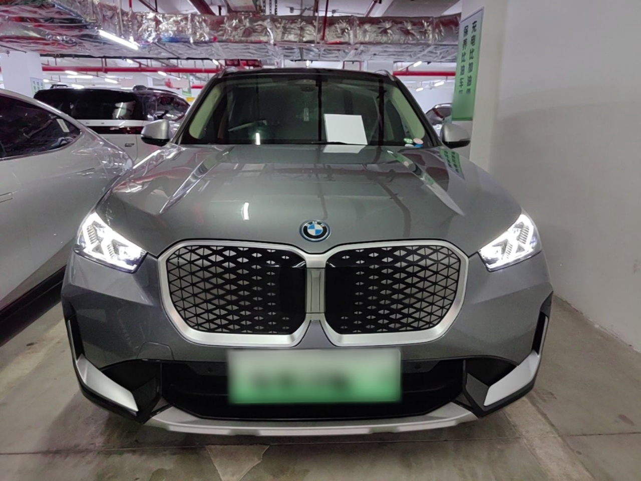 iX1 2023 xDrive30L X Design Package photo 2