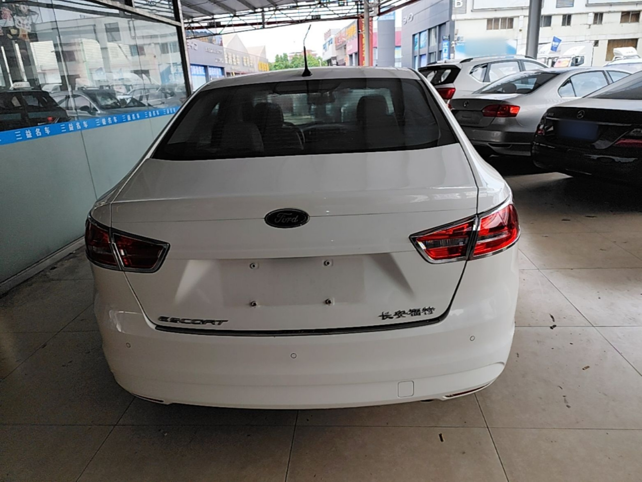 Escort 2015 1.5L AT Comfort photo 5