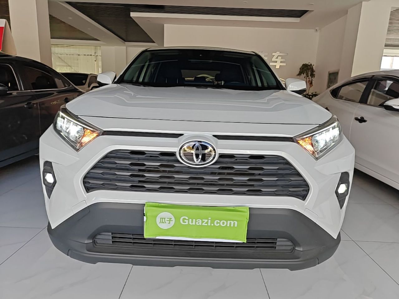 RAV4 2024 2.0L CVT RWD photo 2
