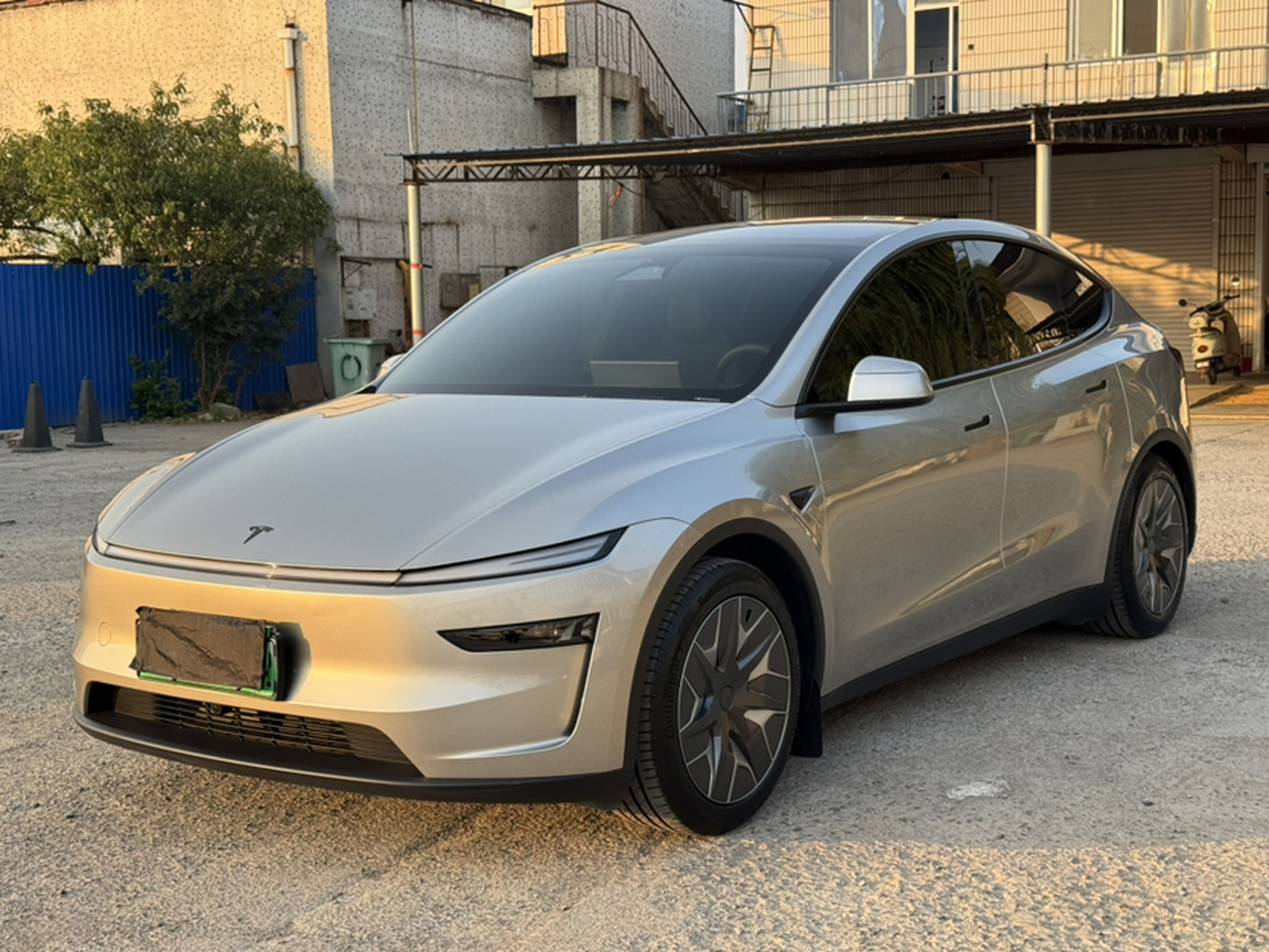 Model Y L 2025 Long Range AWD photo 2