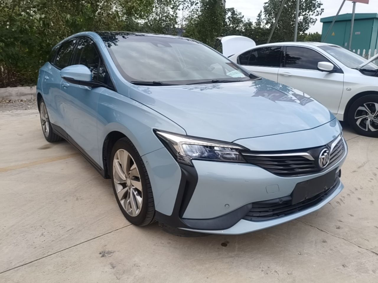 6 2020 PHEV photo 3