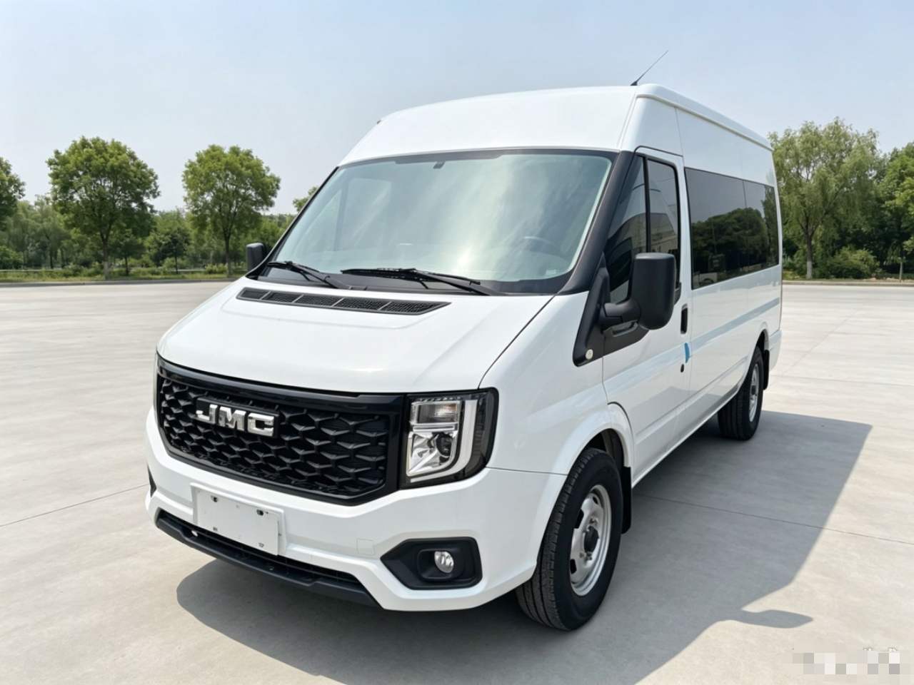 2023 2.0T MT Medium Wheelbase 7-Seater