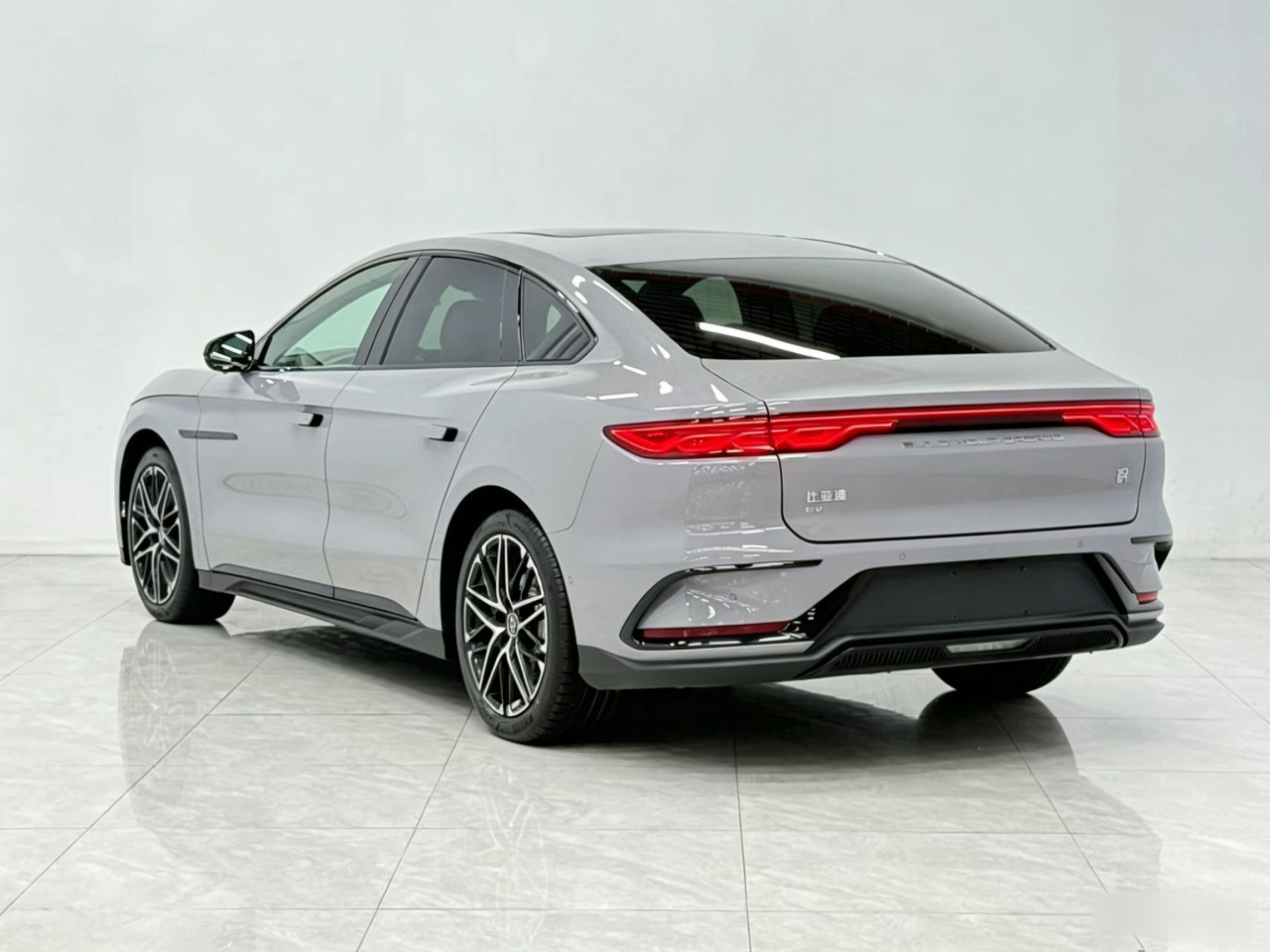Han 2025 EV 605KM Premium photo 4