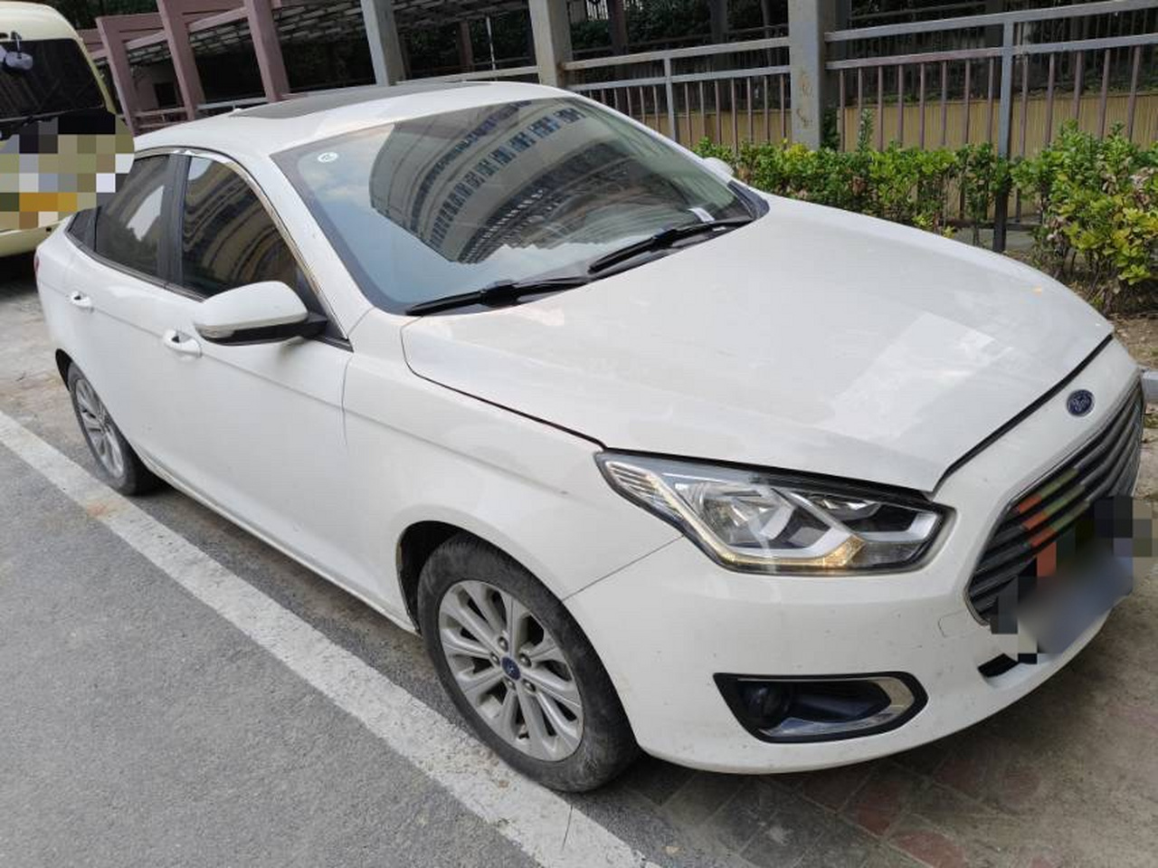 Escort 2015 1.5L AT Fashion photo 3