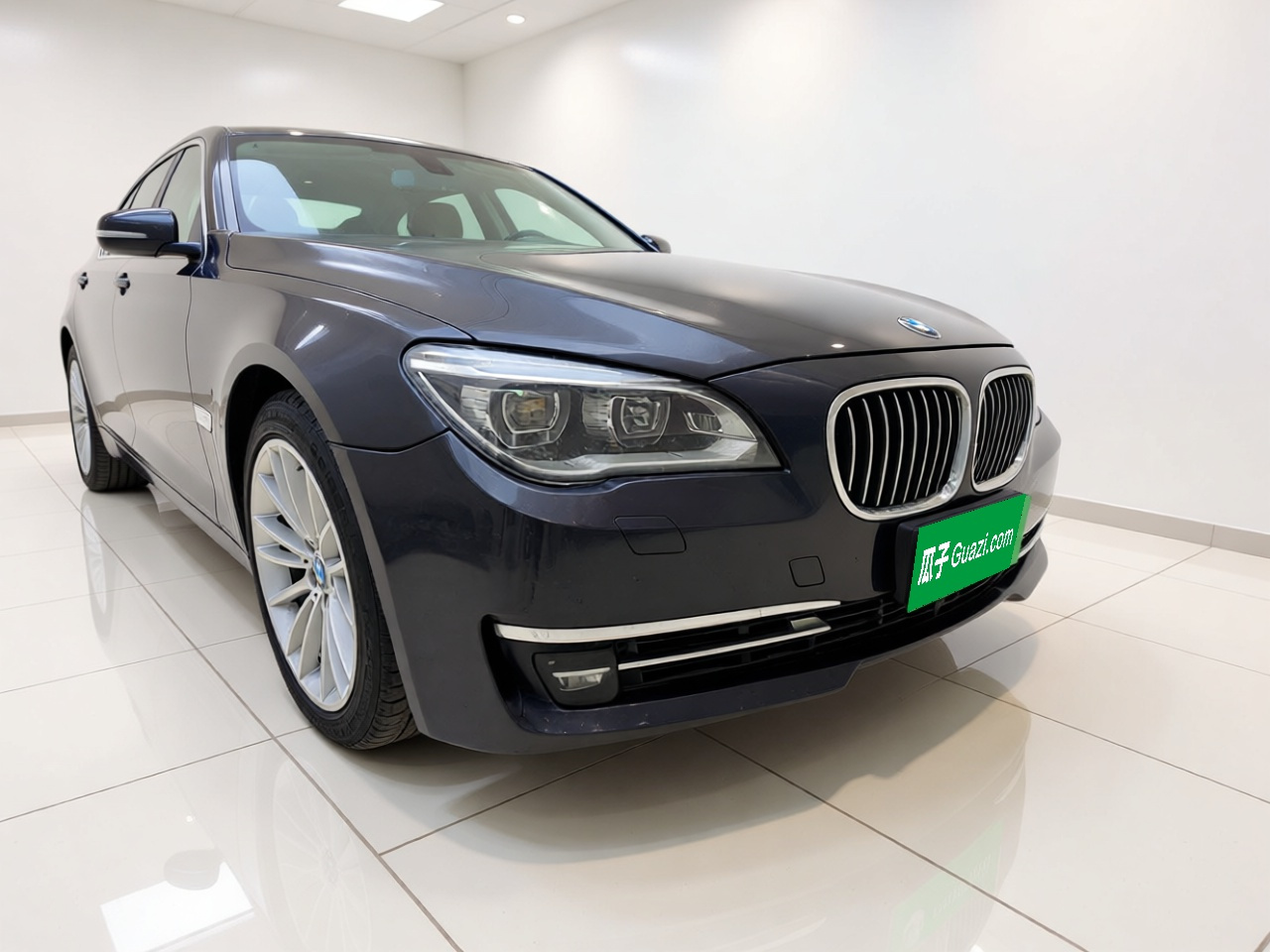7 Series 2013 740Li Leading photo 3