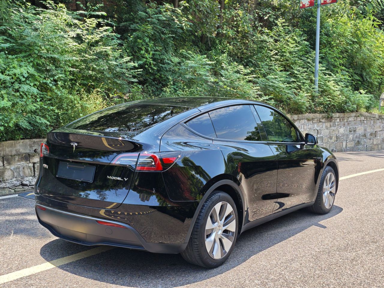 Model Y 2022 Facelift RWD photo 4
