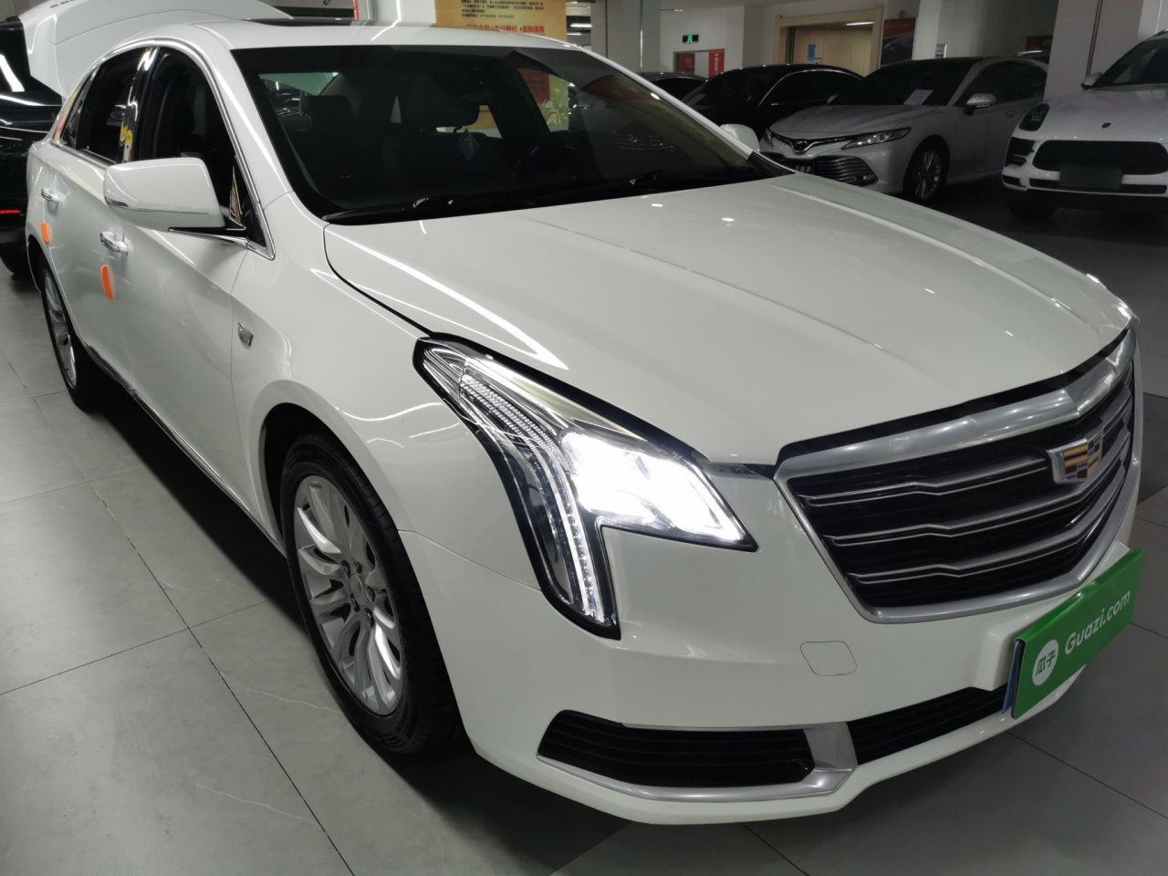 XTS 2018 28T Tech photo 3
