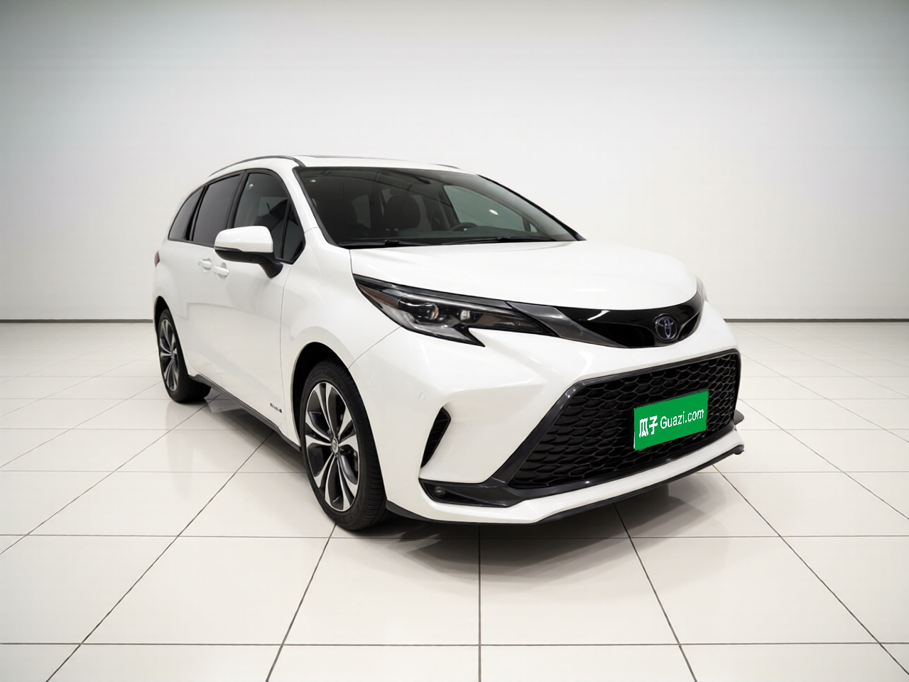 Granvia 2022 2.5L Hybrid Flagship photo 3