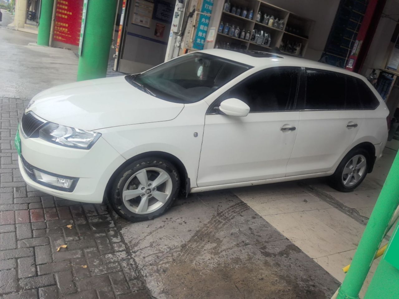 Rapid Spaceback 2016 Facelift 1.6L AT photo 4