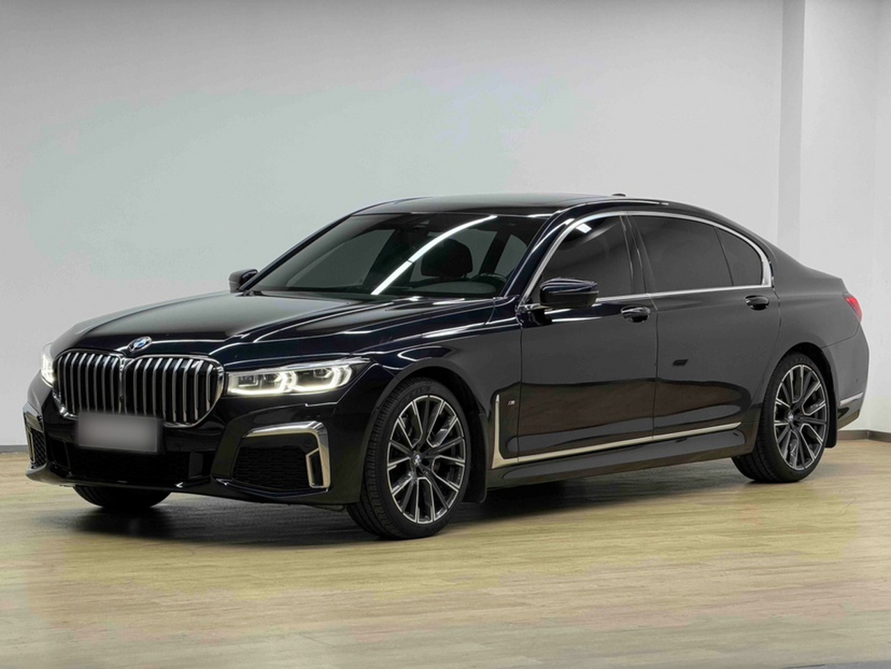 7 Series 2021 740Li Leading M Sport Package