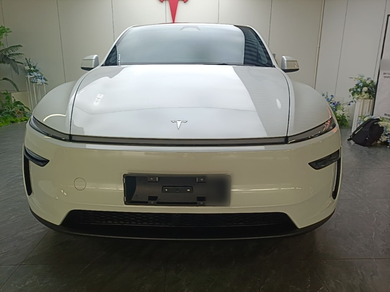 Model Y 2025 RWD photo 2