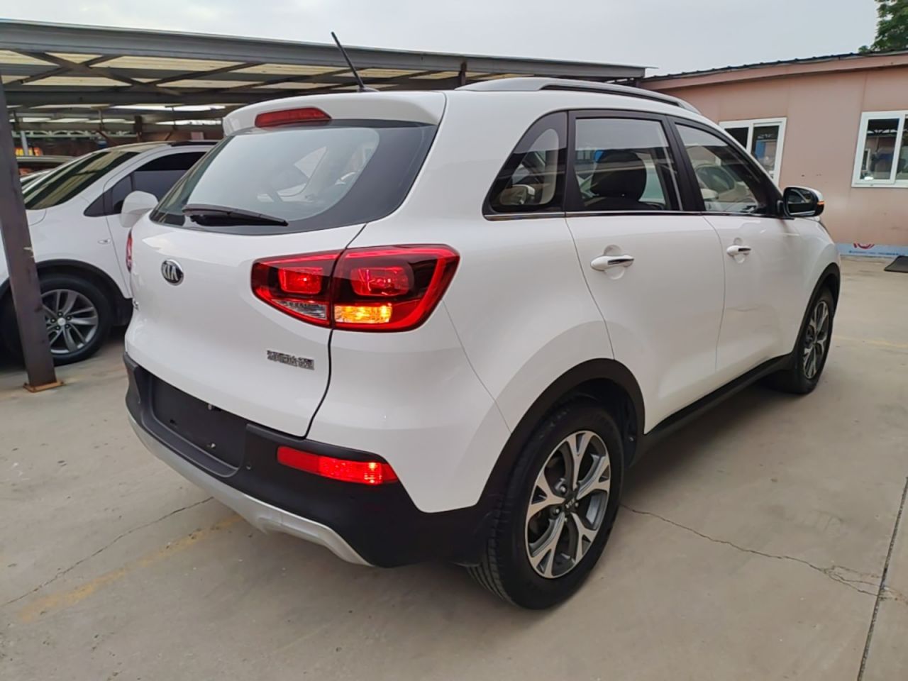 KX3 2015 1.6L AT RWD DLX photo 4