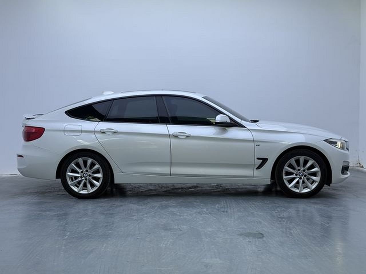 3 SeriesGT 2018 320i Fashion photo 4