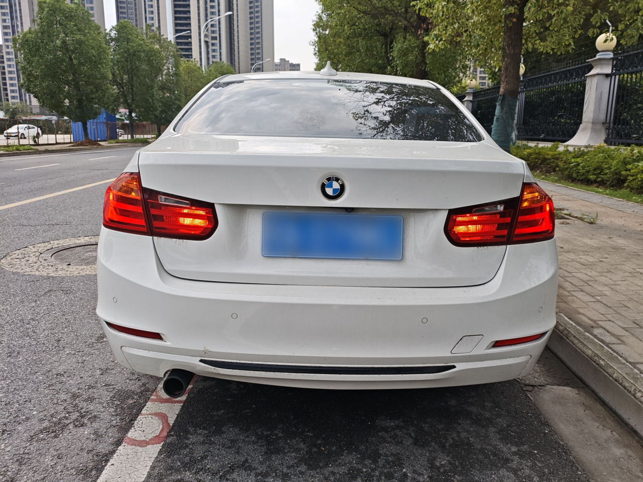 3 Series 2015 320i Sport Design Package photo 5