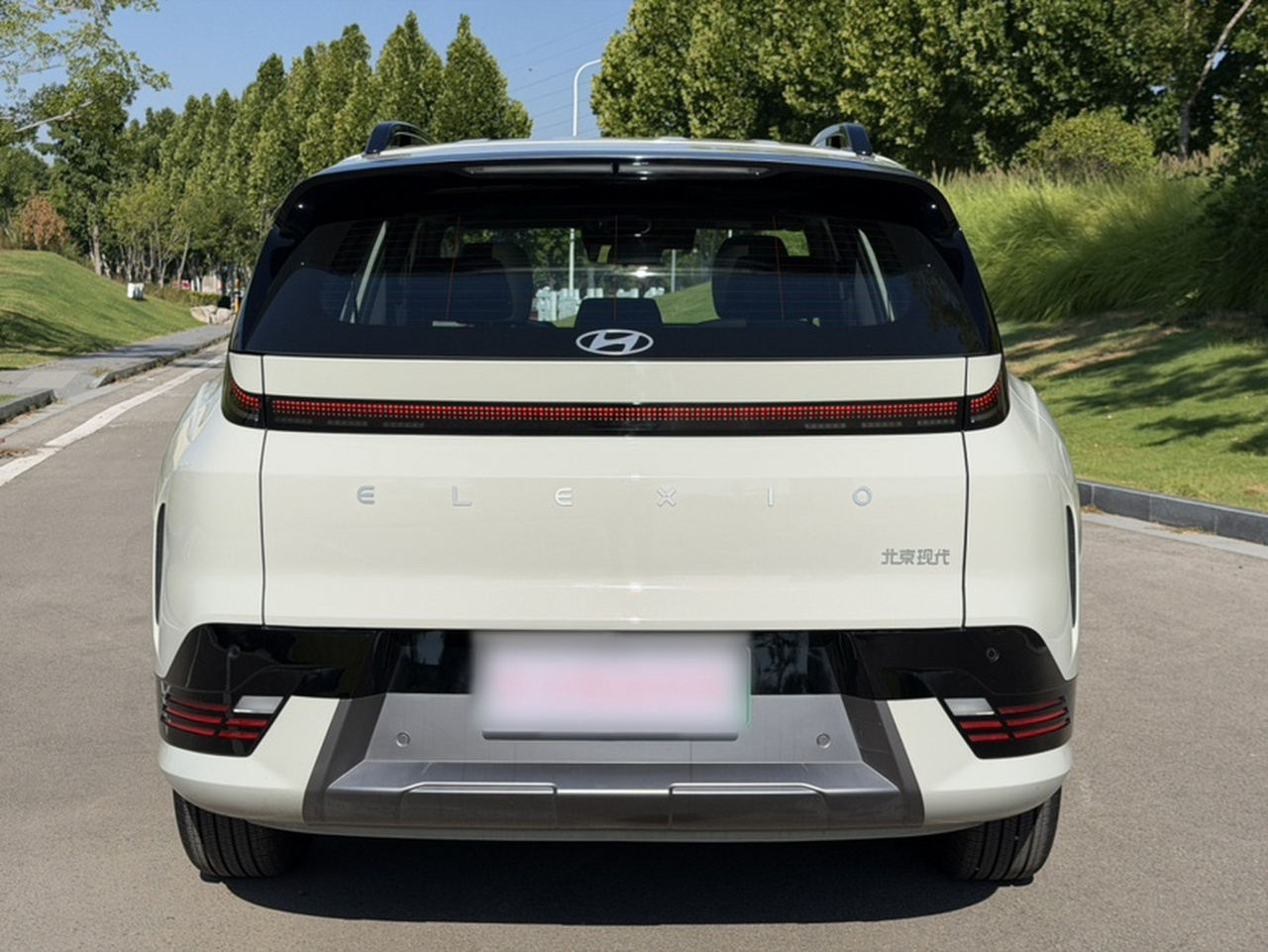 EO 2025 RWD TECH 64.2kWh photo 3
