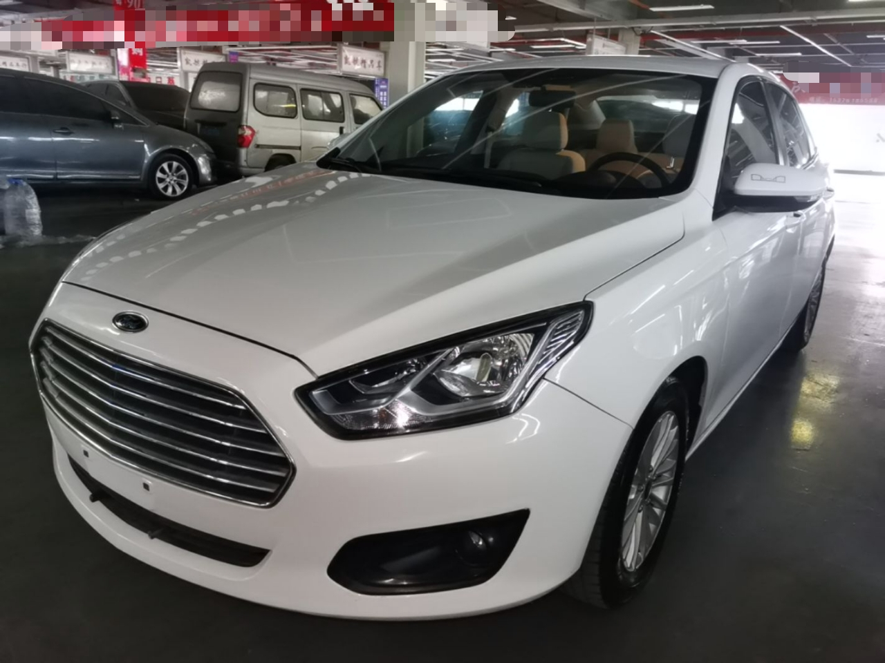 Escort 2015 1.5L MT Comfort