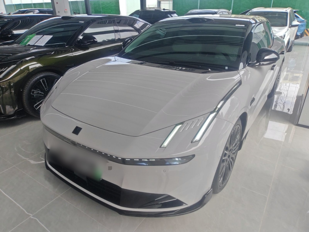 10 EM-P 2025 240 AWD Ultra
