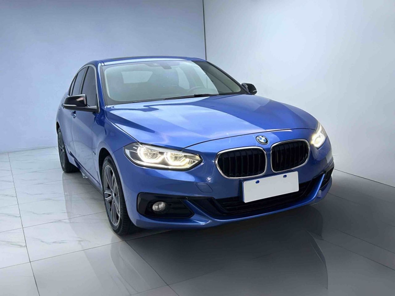 1 Series 2018 118i Sport photo 3