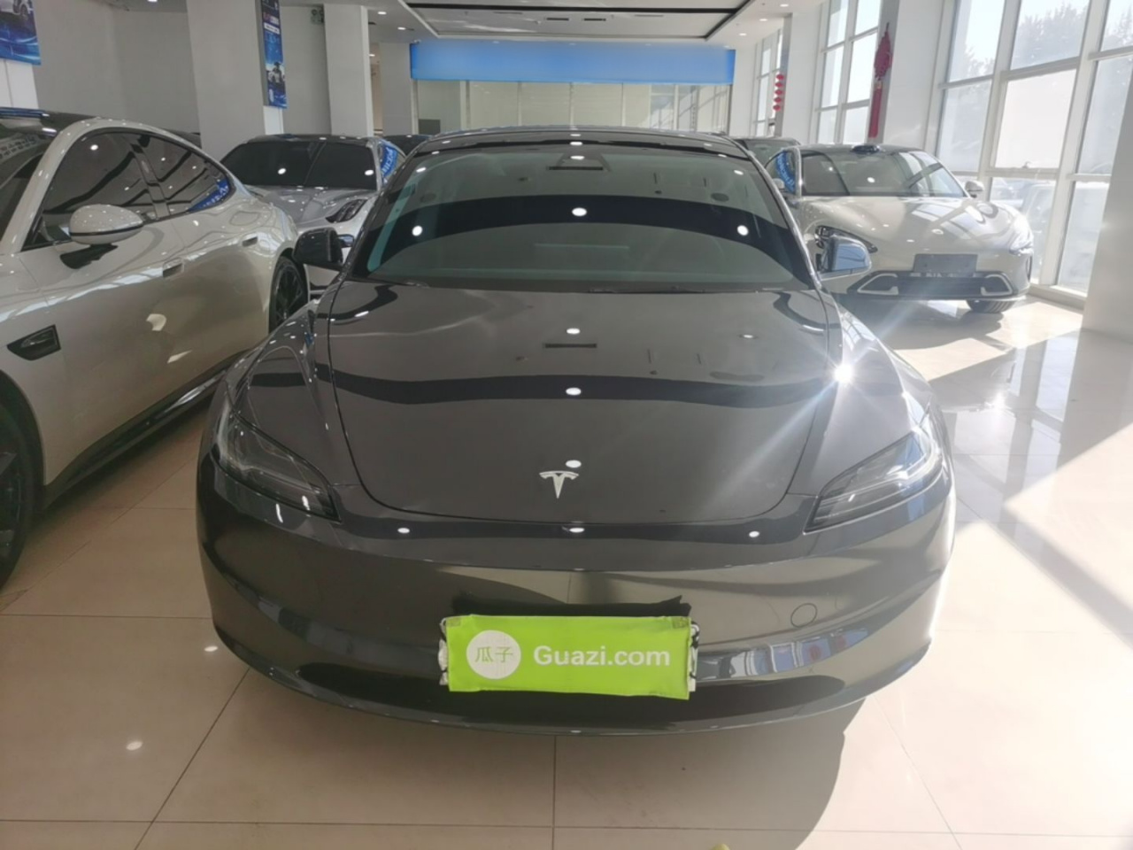 Model 3 2023 RWD photo 2