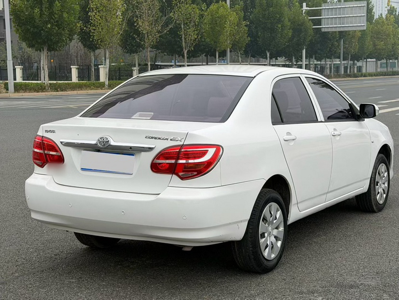 2013 1.6L AT Excellence photo 4