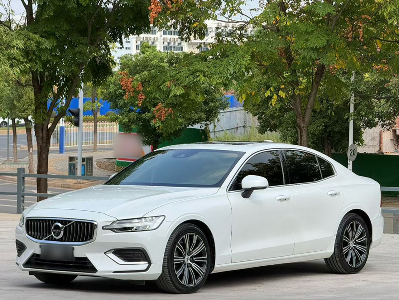 S60 2022 B4 Luxury