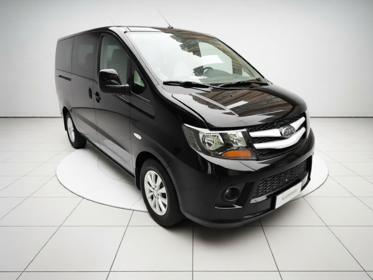 Refine M3 2019 PLUS 1.8L Luxury photo 3