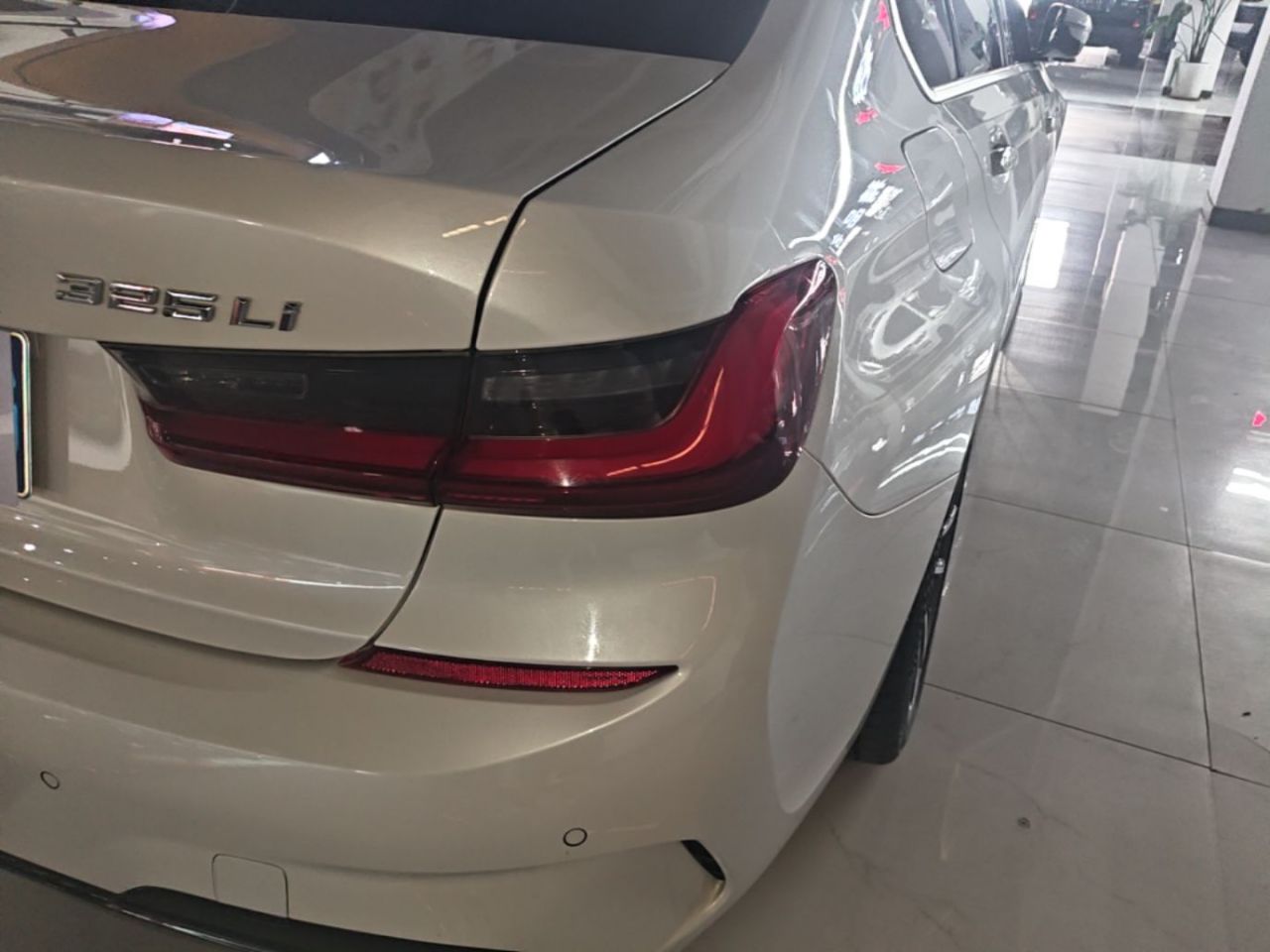 3 Series 2022 325Li M Sport Package photo 2