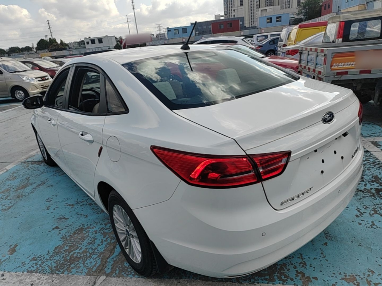 Escort 2017 Facelift 1.5L MT Comfort photo 4