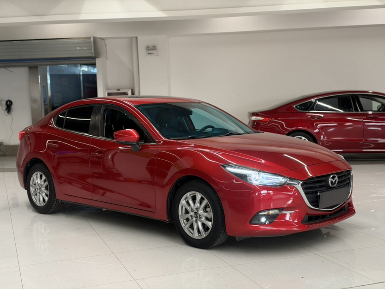 3 Axela 2017 Sedan 1.5L AT Luxury China V photo 4