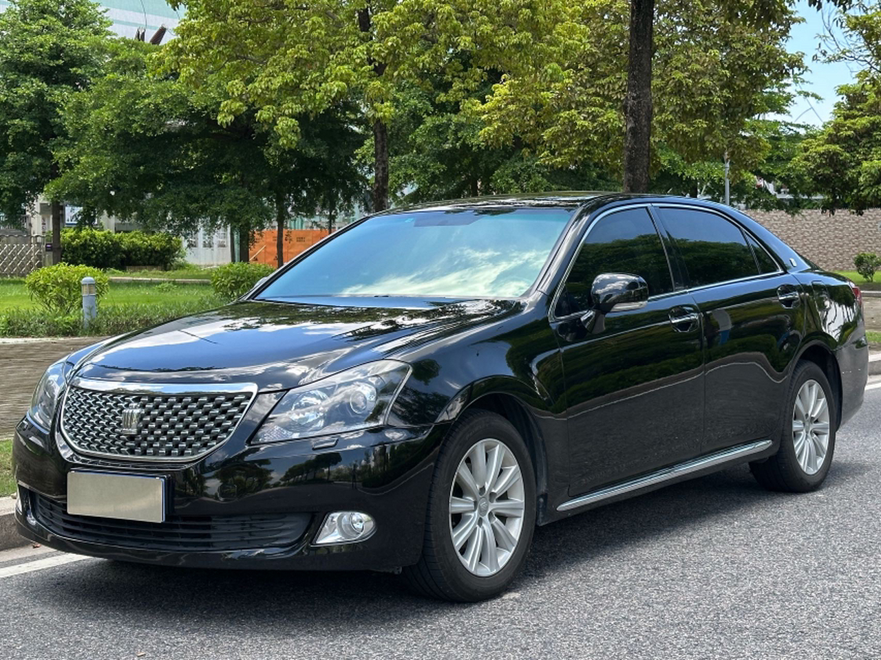 Crown 2011 2.5L Royal Special