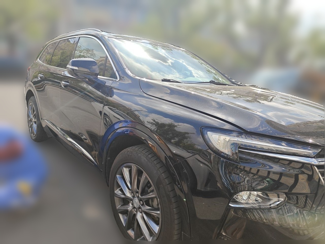 2020 28T RWD Premium photo 3