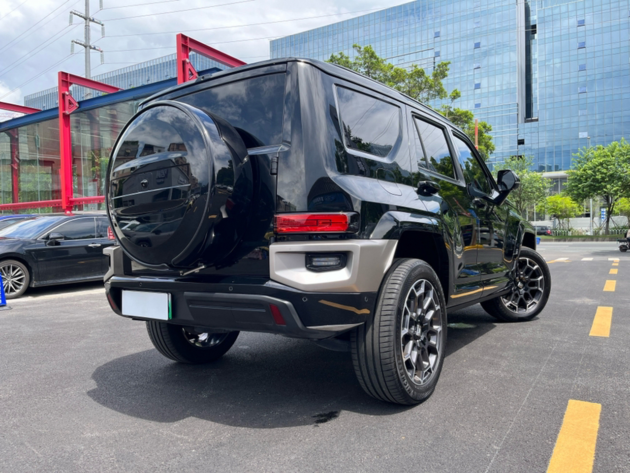 700 EV 2024 Hi4-T photo 4