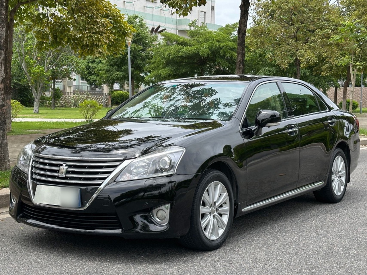 Crown 2012 2.5L Royal