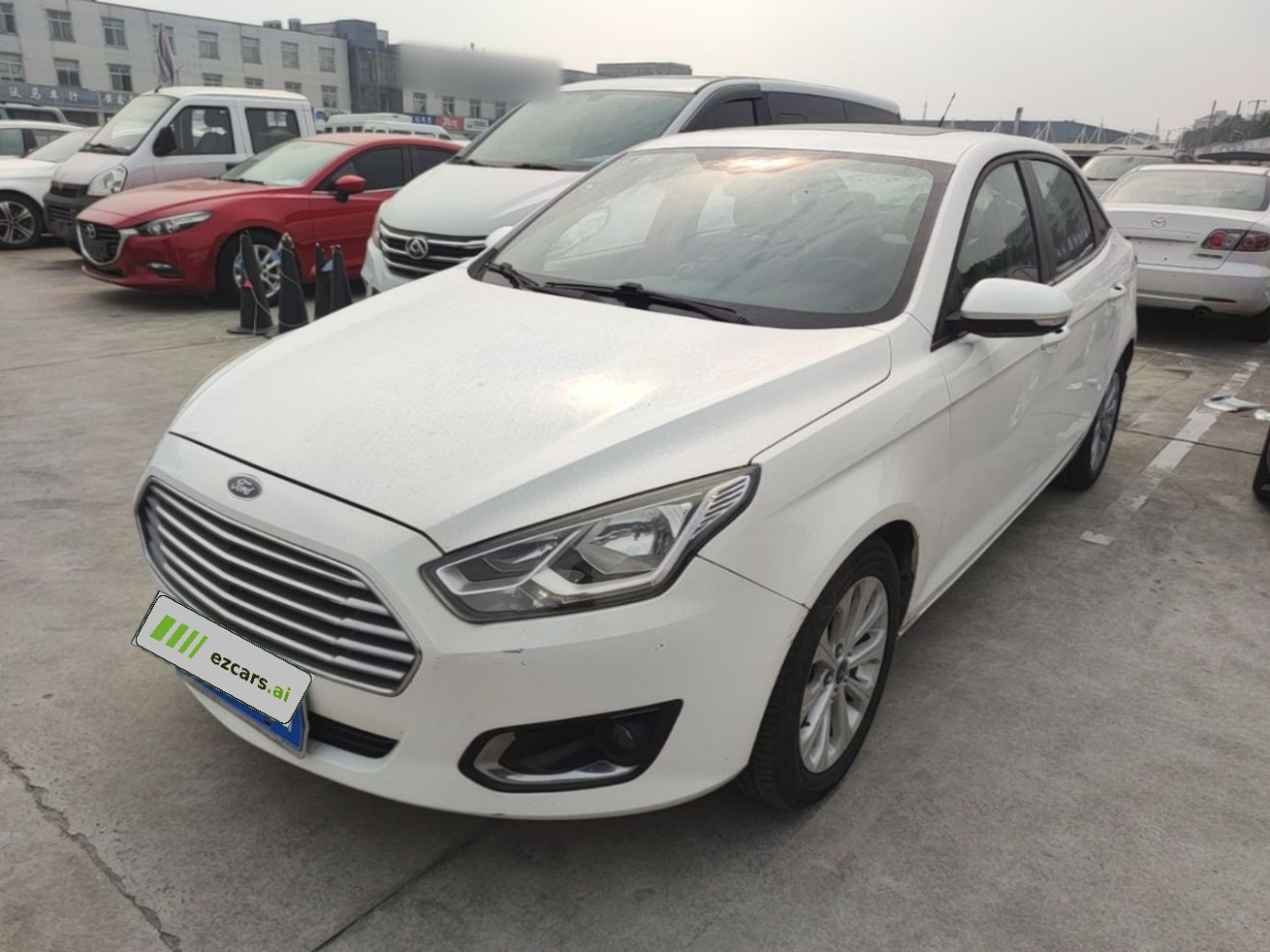 Escort 2015 1.5L MT Fashion