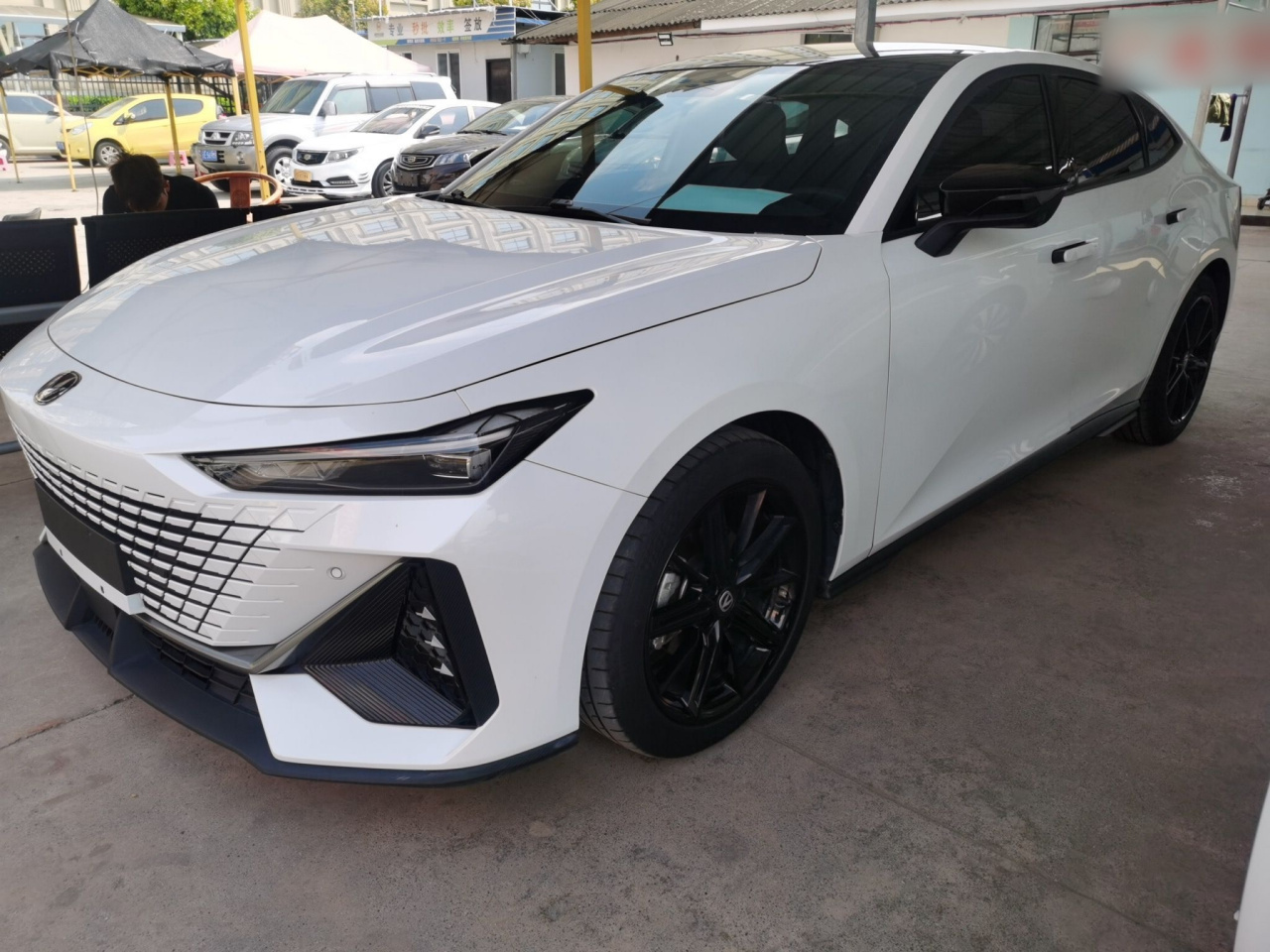 UNI-V 2022 1.5T Premium