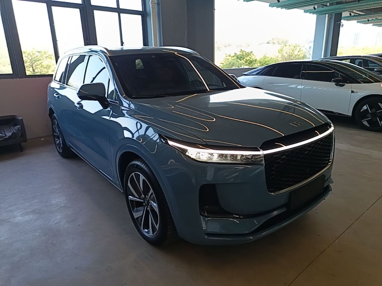 Li Auto ONE 2021 EREV 6-Seater photo 3