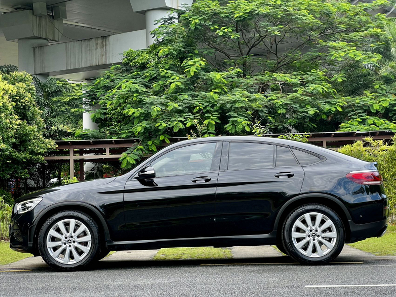 GLC Coupe 2020 GLC 260 4MATIC Coupe SUV photo 2
