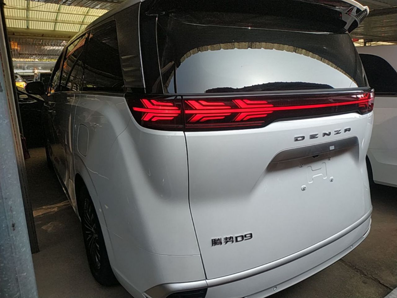 D9 2022 DM-i 970 AWD Noble photo 4