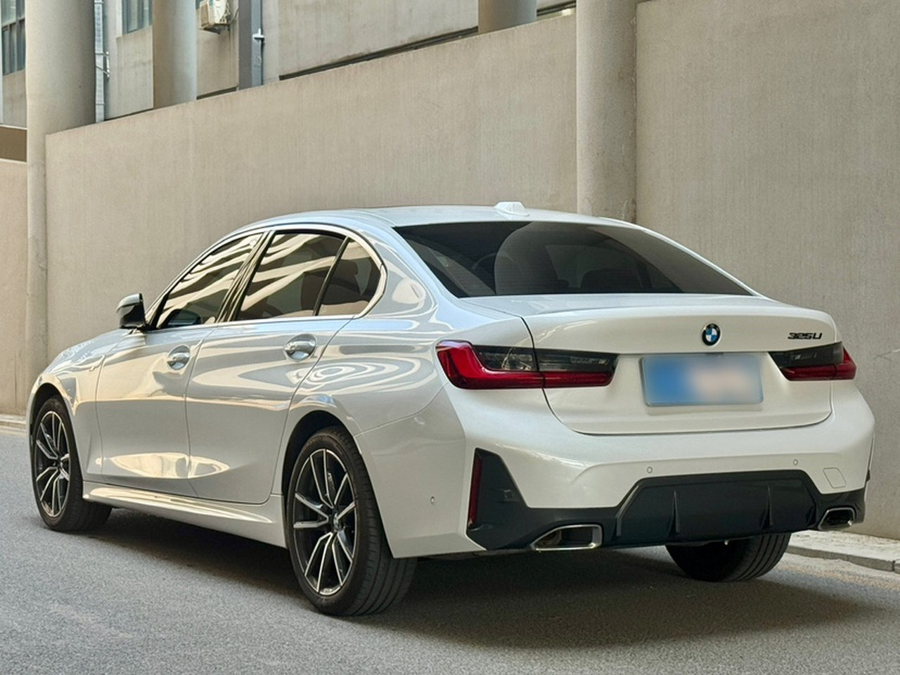3 Series 2023 325Li M Sport Package photo 3