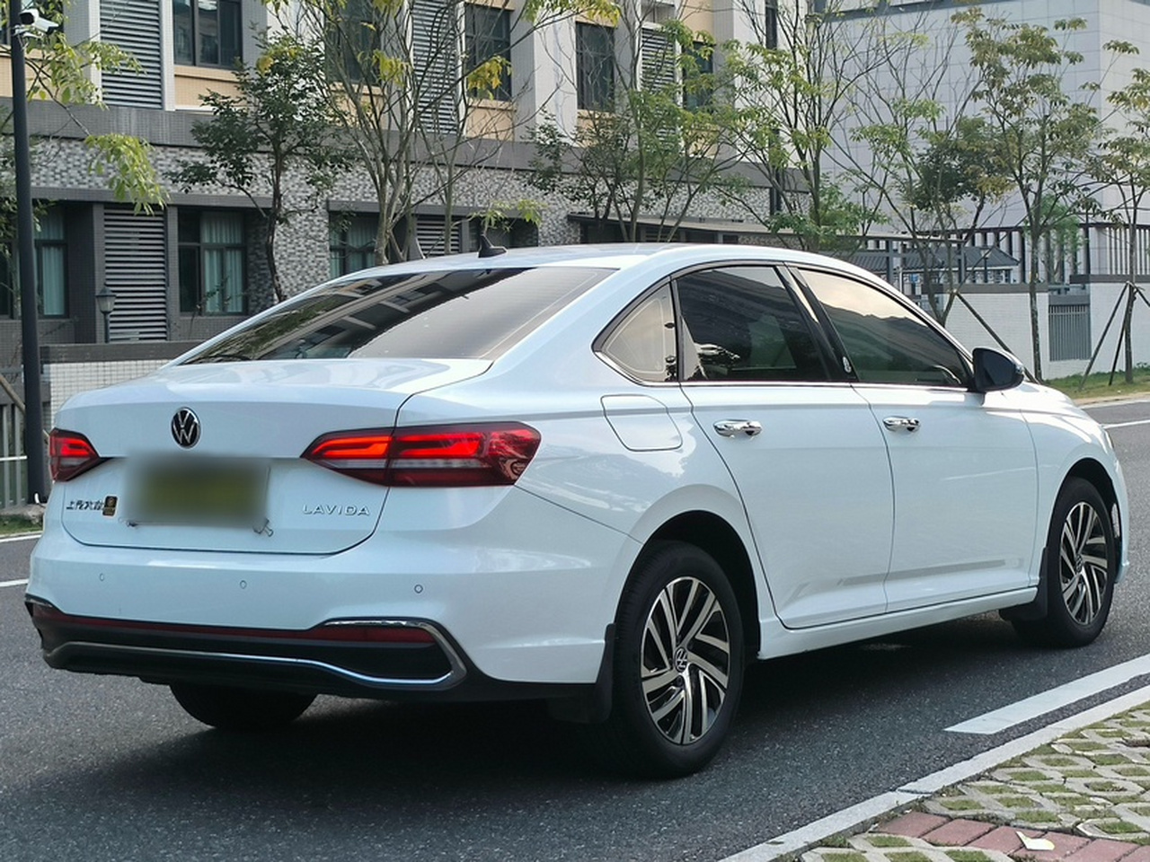 Lavida 2023 1.5L AT photo 3