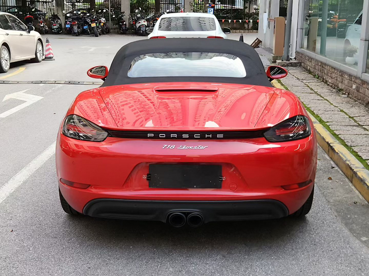 718 2020 Boxster 2.0T photo 2