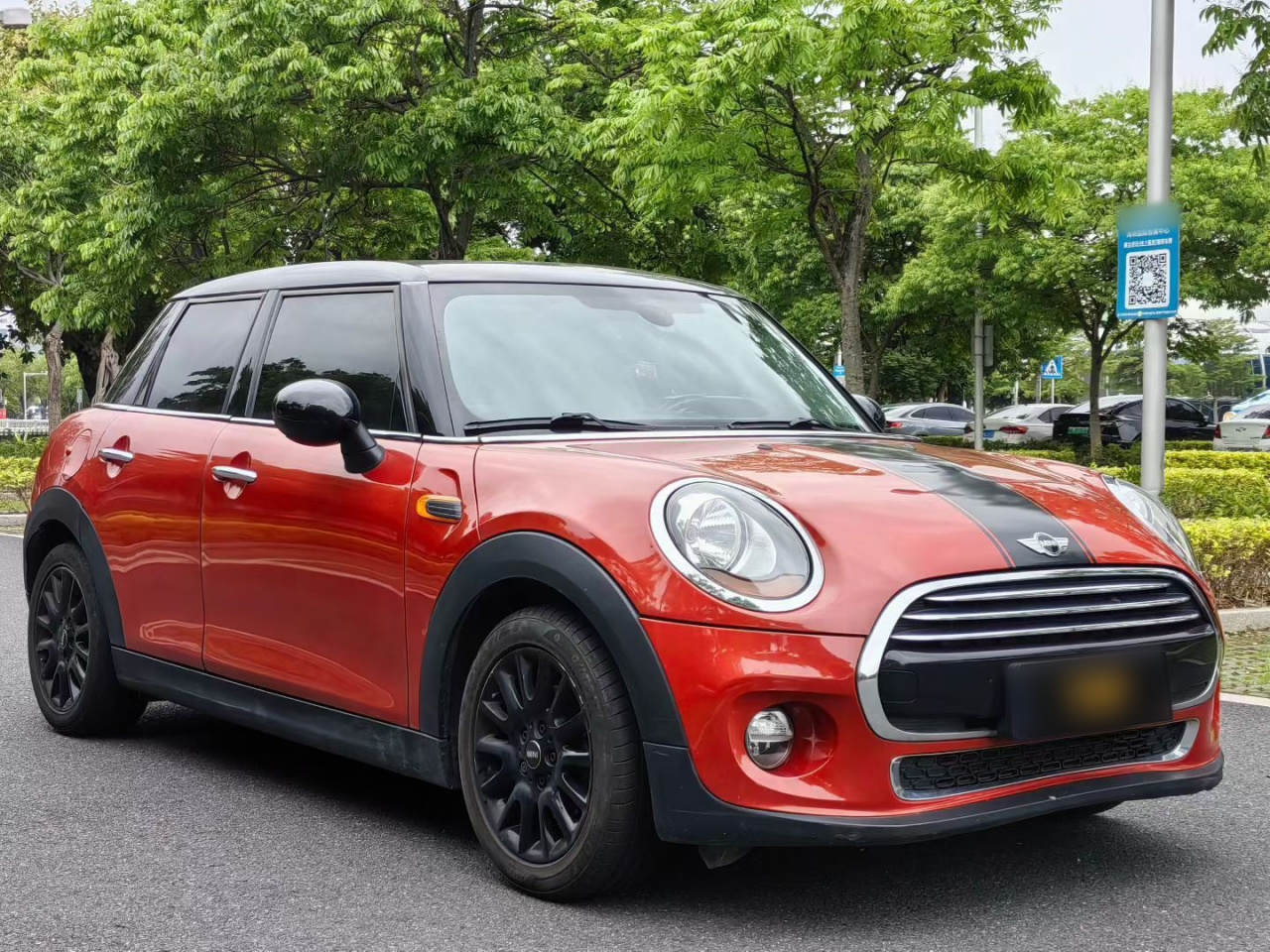 2016 1.5T COOPER 5-Door photo 3