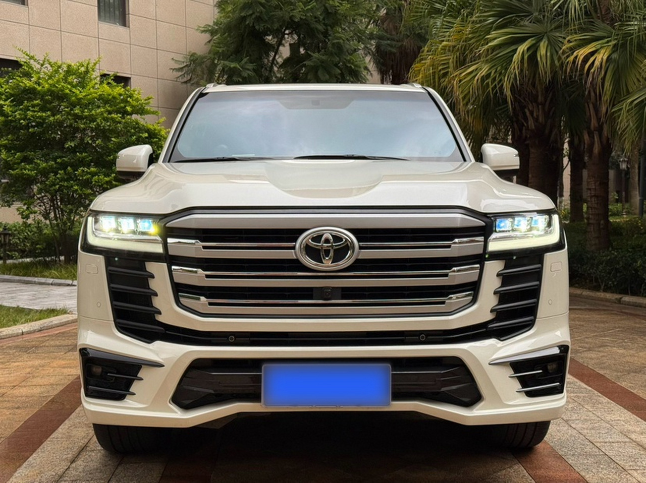 Land Cruiser Parallel Import photo 2