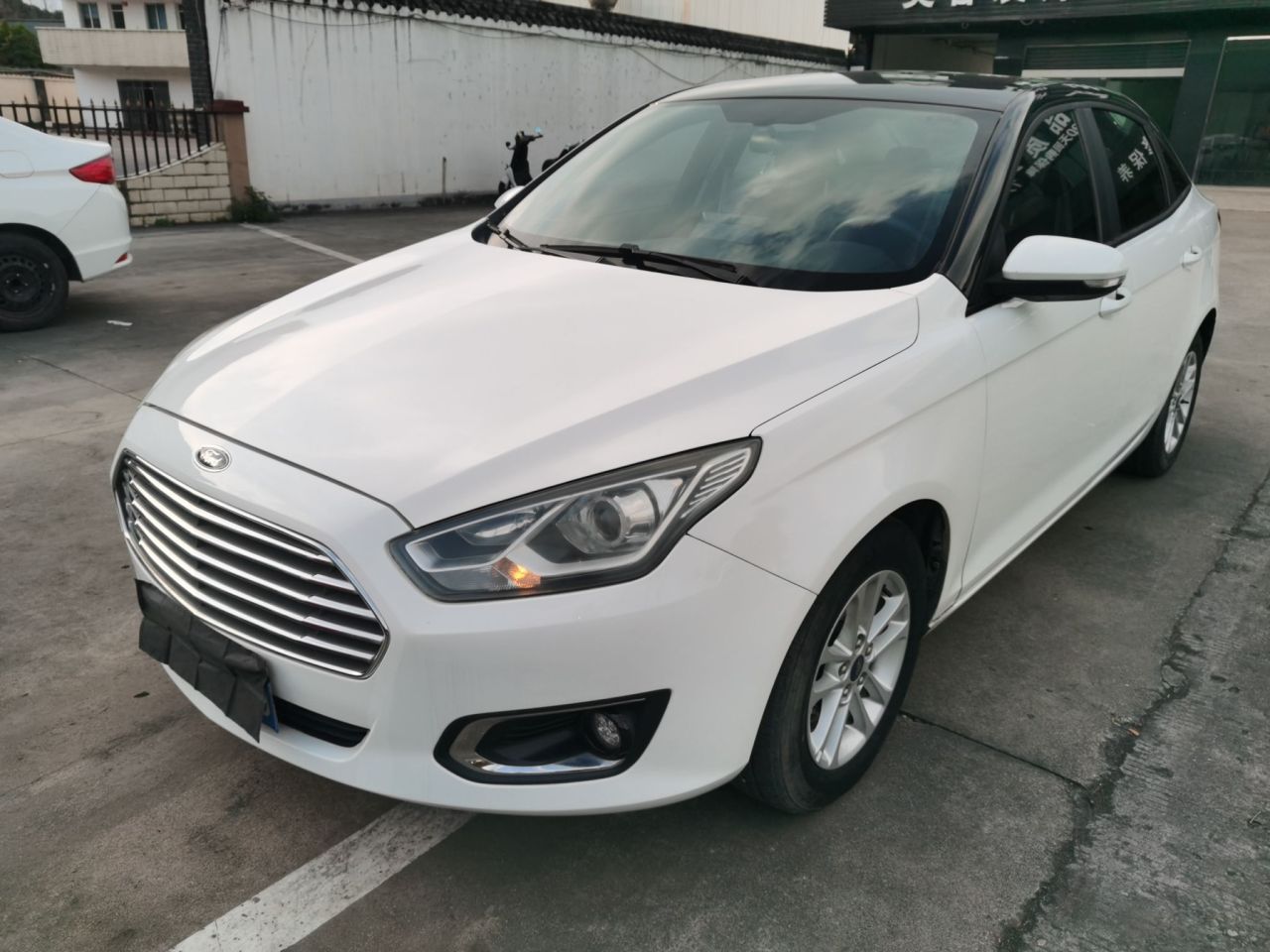 Escort 2019 Facelift 1.5L MT China VI