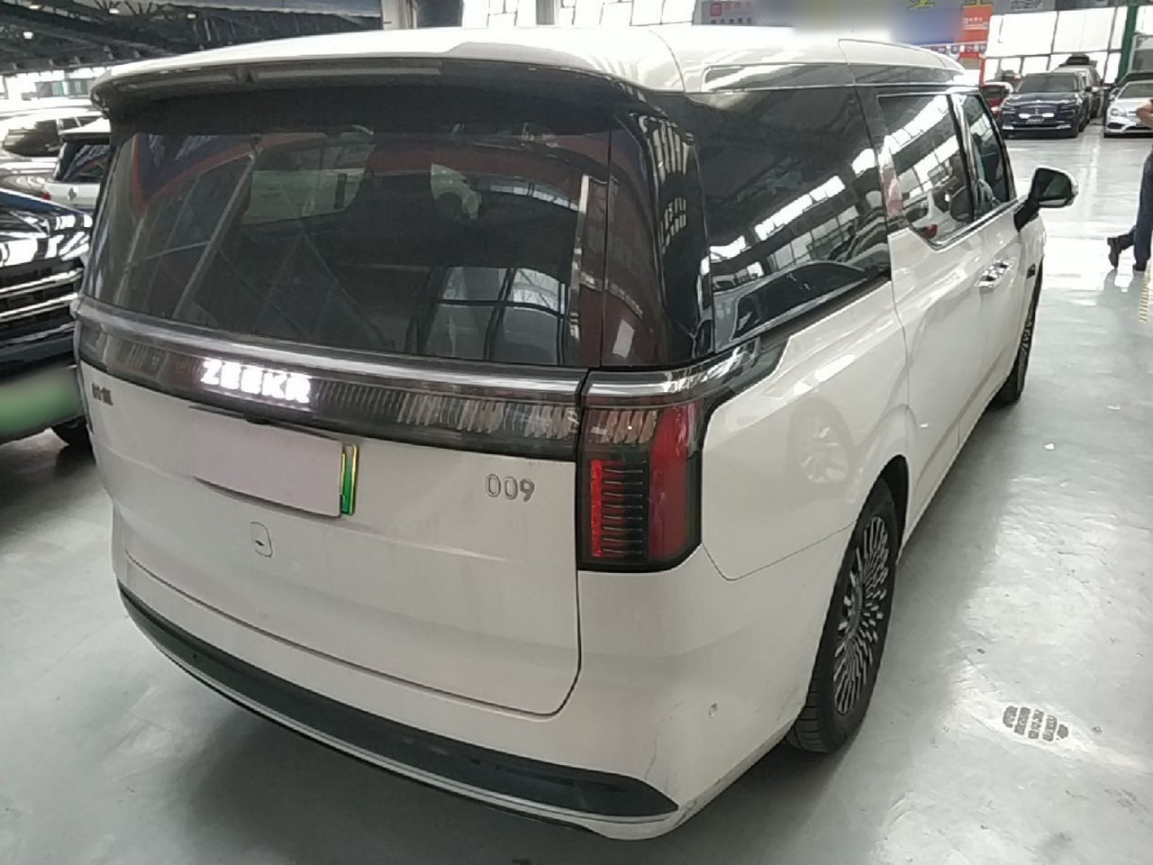 009 2024 6-Seater Executive AWD 108kWh photo 4