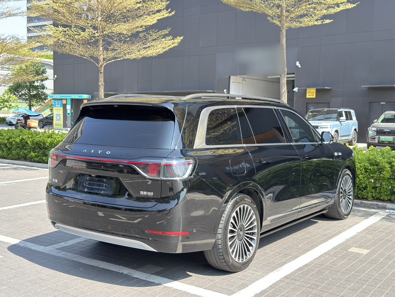 HIMA AITO M9 2024 EREV Max 42kWh 5-Seater photo 5